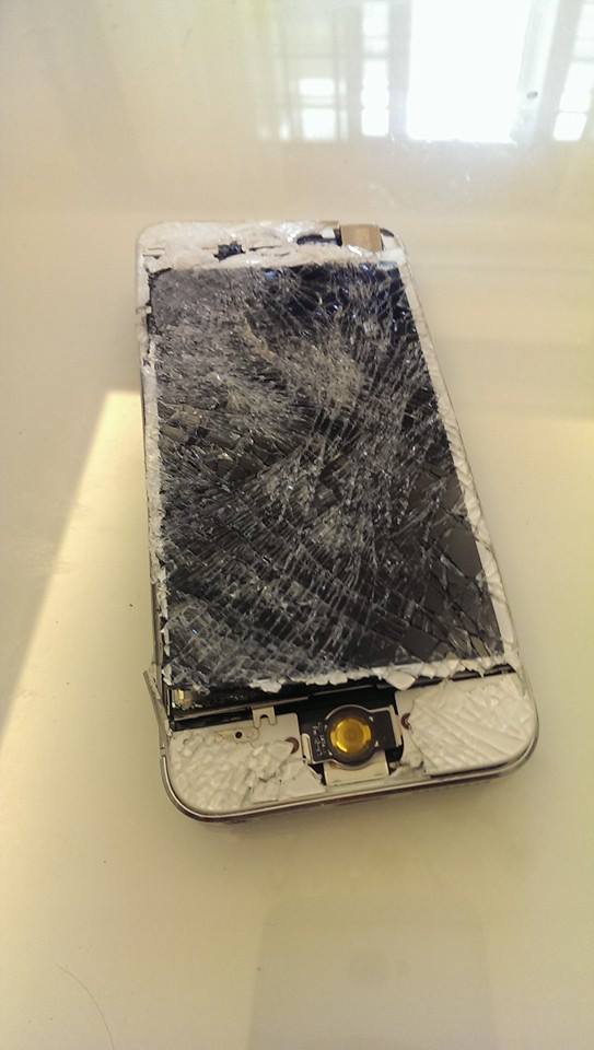 手機螢幕破裂,手機資料救援-高雄E機通手機維修